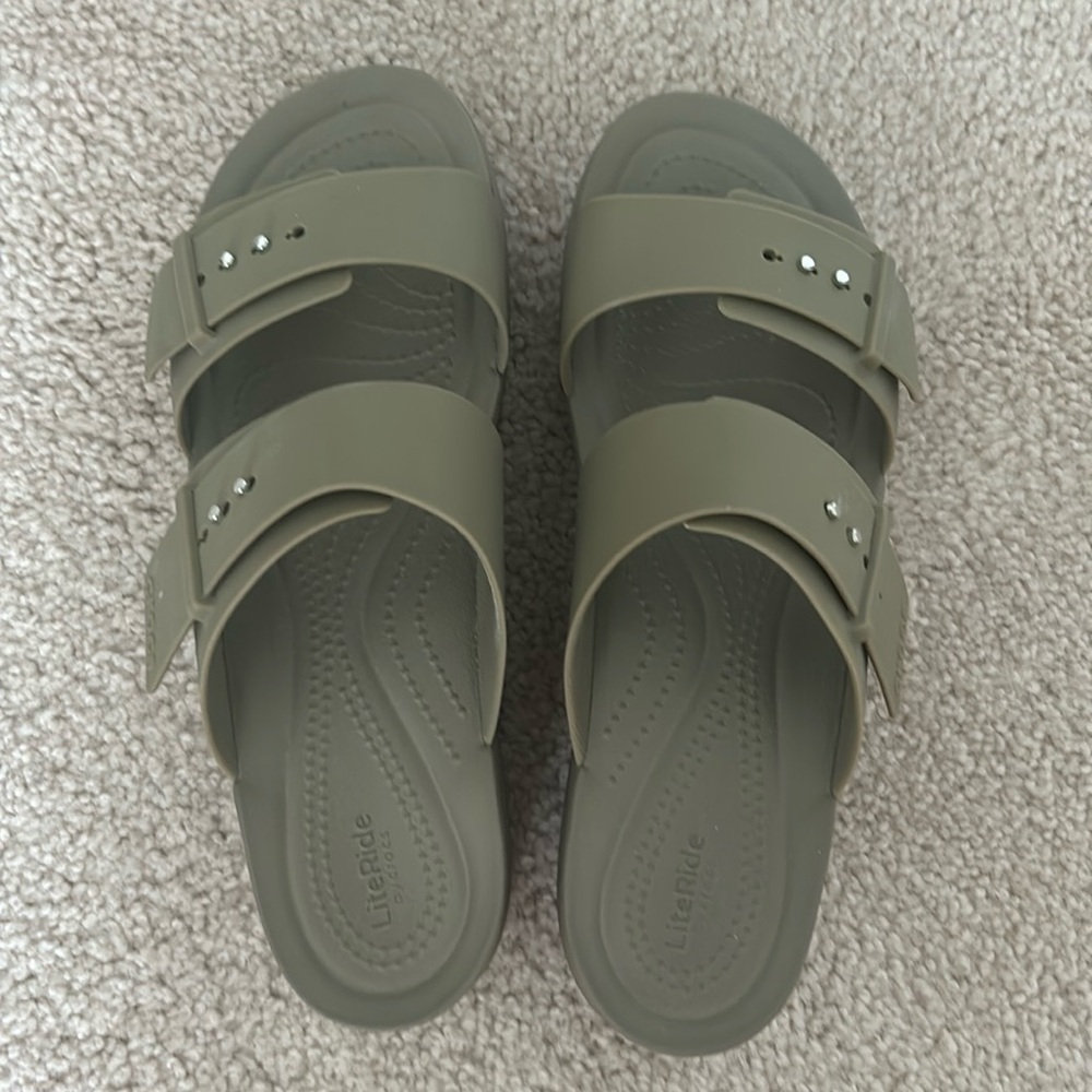 NWOT Crocs LiteRide Brooklyn Buckle Sandals